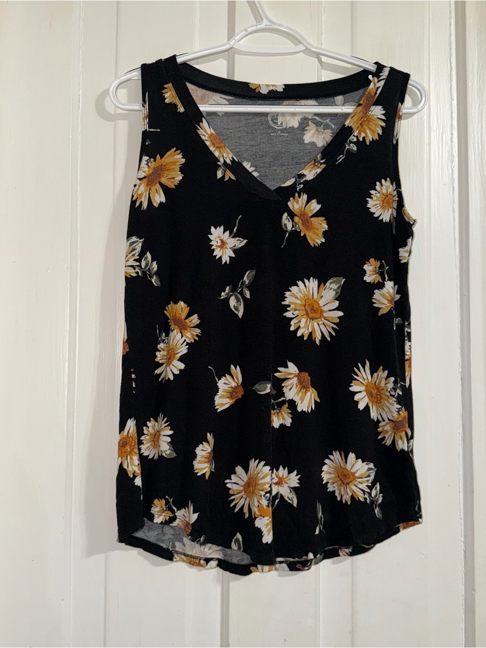 Women's size small tank tank top Floral V-Neck Sleeveless Top Daisy shirt